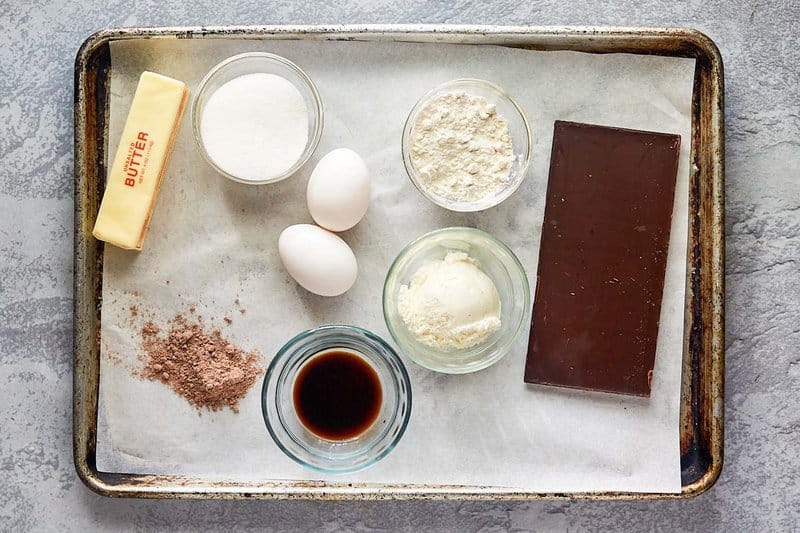 Chili's molten lava cake ingredients on a tray.