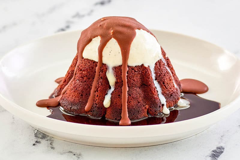 copycat Chili's molten lava cake dessert.