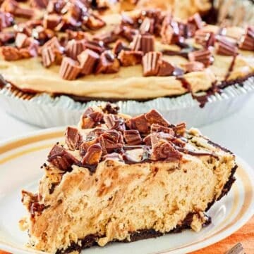 Reese's peanut butter pie slice with the pie behind it.