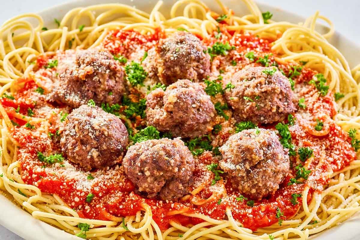 copycat Olive Garden spaghetti and meatballs on a plate.