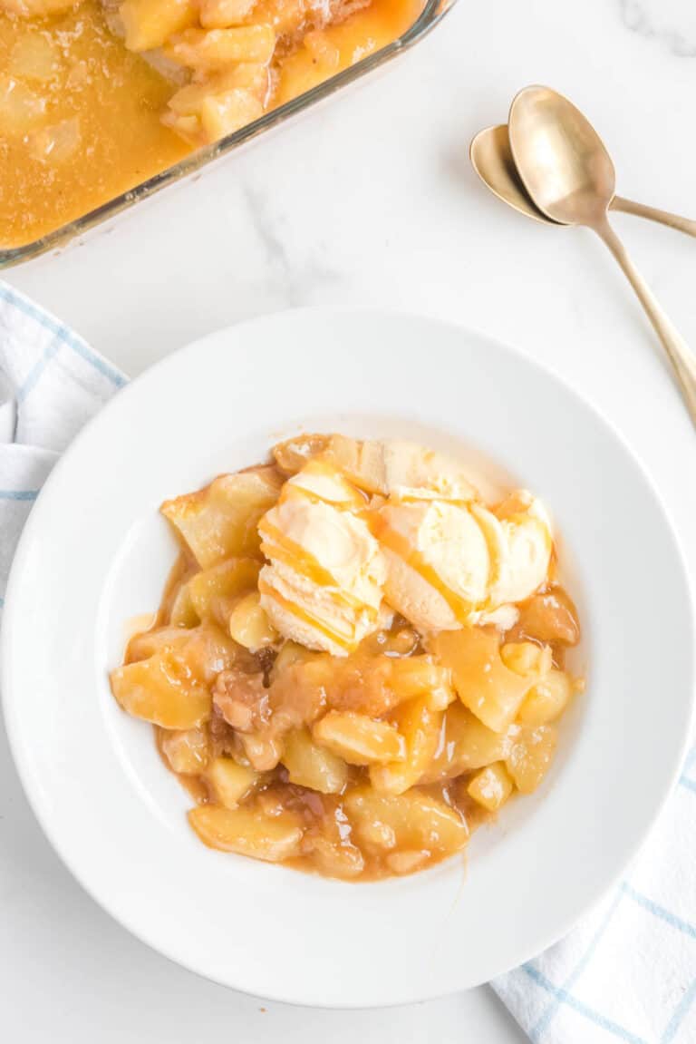 Overhead view of copycat Olive Garden apple carmelina.