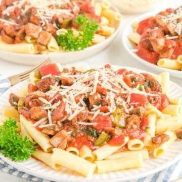 Copycat Olive Garden Neapolitan ziti on plates.