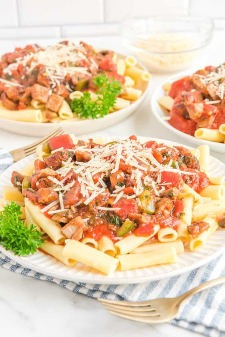 Copycat Olive Garden Neapolitan ziti on plates.