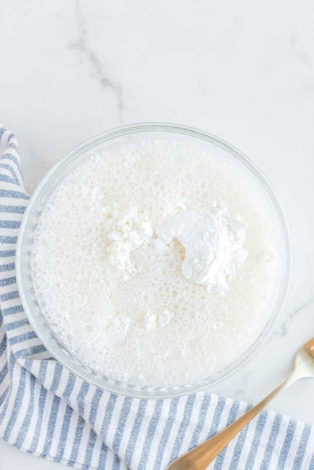 Flour, cornstarch, and club soda in a bowl.