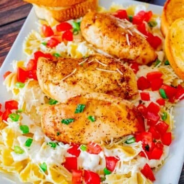 Copycat Chili's Cajun chicken pasta and garlic bread slices.