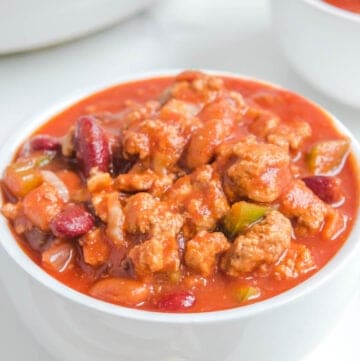 Wendy's Chili Recipe [Copycat Version That's Better Than The Original] -  This Gal Cooks