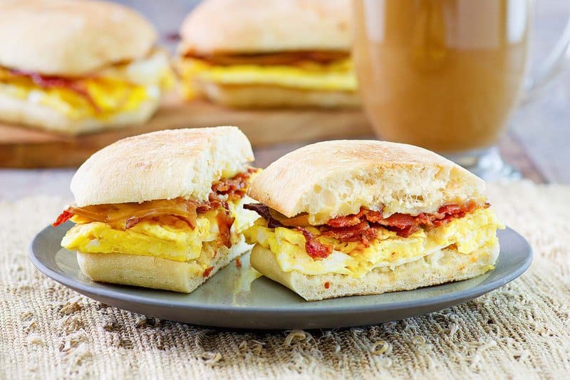 https://copykat.com/wp-content/uploads/2023/08/Starbucks-Bacon-Gouda-Breakfast-Sandwich-Photo-2.jpg