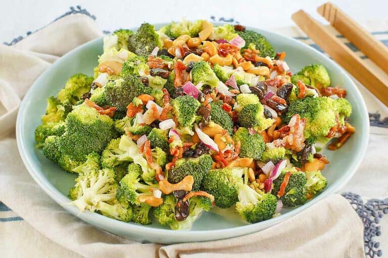 Crisp broccoli mingles with savory bacon, crunchy cashews, and sweet raisins in a velvety dressing. This delightful recreation of Sweet Tomatoes' beloved cold salad offers the perfect balance of textures and flavors for your table.
