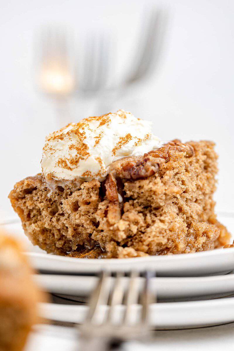 Cinnamon coffee cake with pecans slice on a plate.