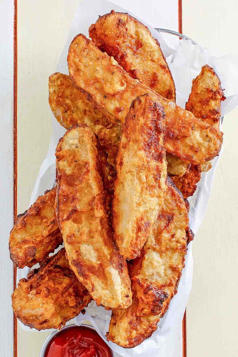 Jojo potato wedges in a parchment paper-lined basket.