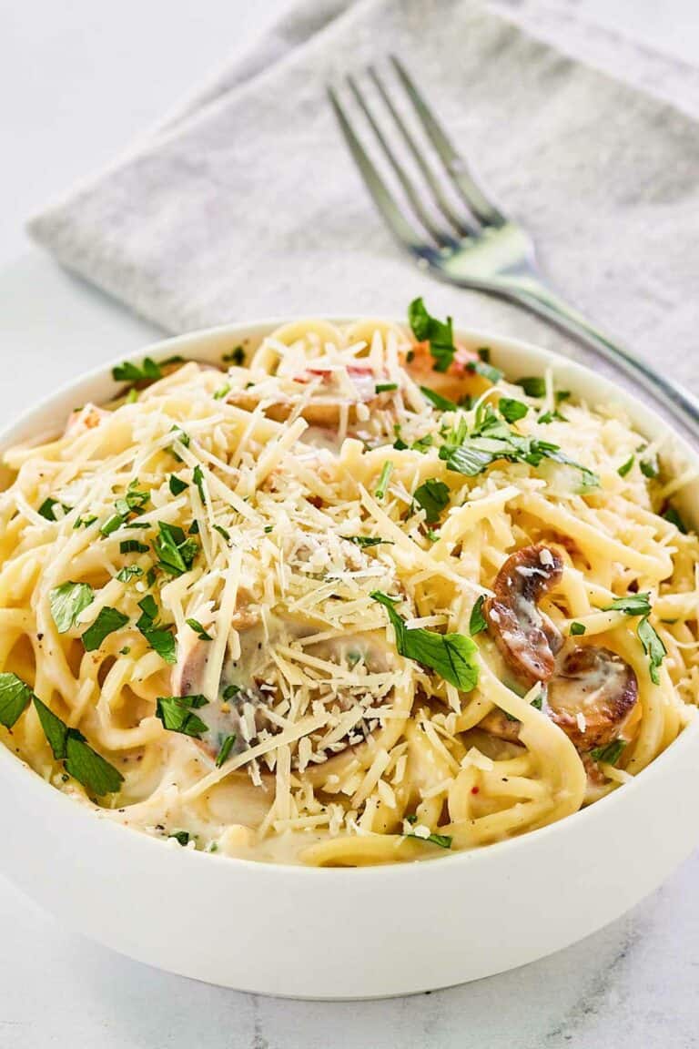 Copycat Olive Garden carbonara in a large bowl.