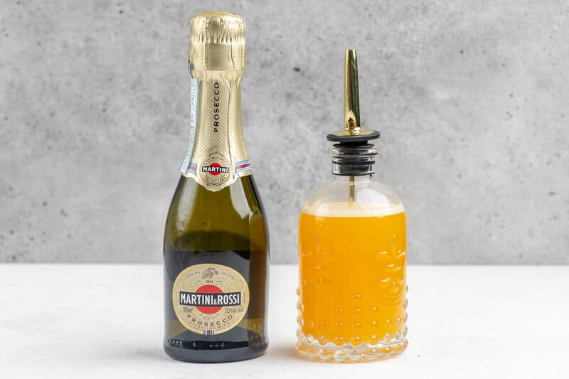 https://copykat.com/wp-content/uploads/2023/10/Olive-Garden-Peach-Bellini-Ingredients.jpg