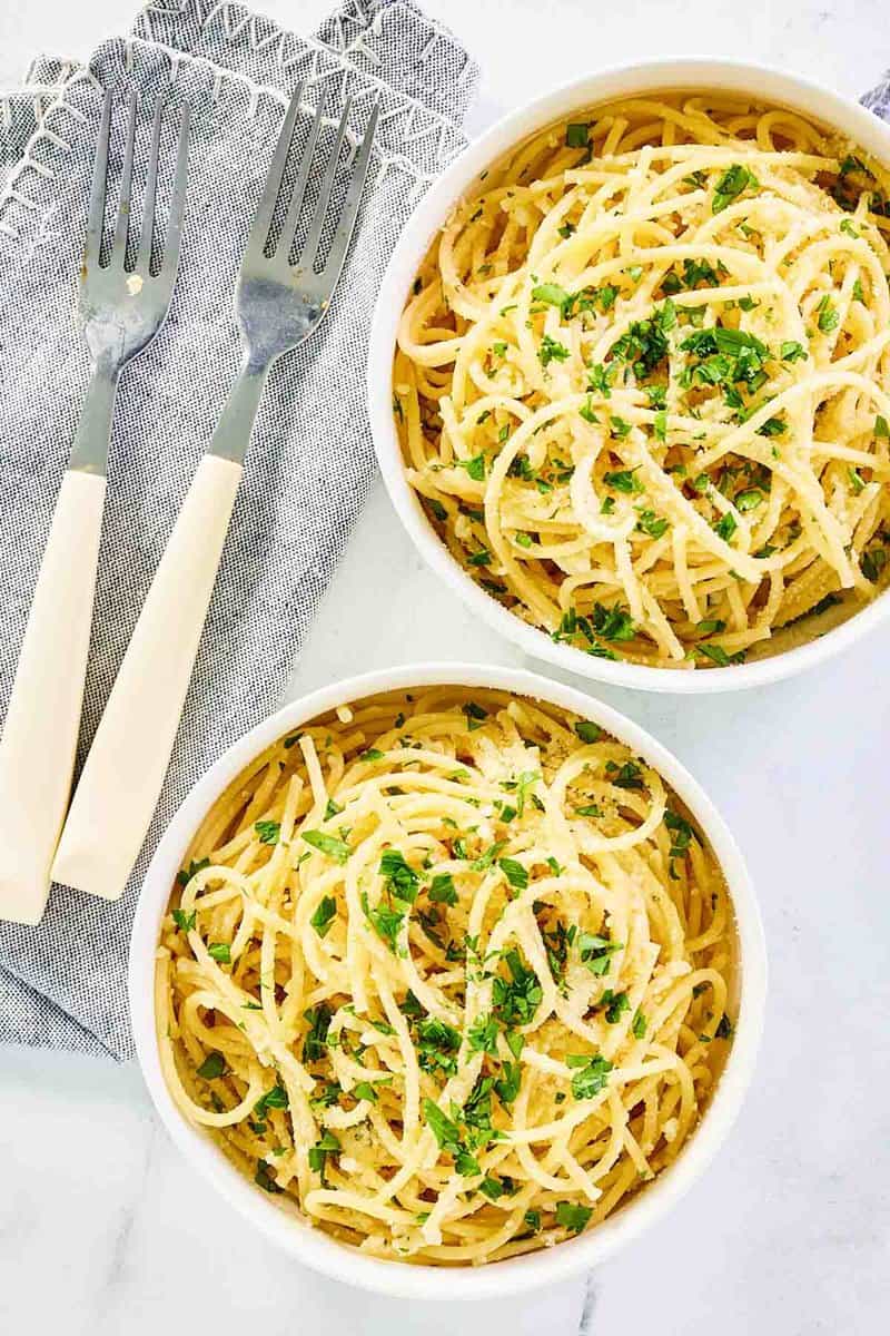 Copycat Spaghetti Warehouse spaghetti with garlic butter and two forks.