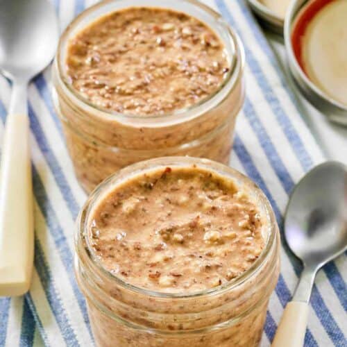 Homemade brekki overnight oats in jars and two spoons.