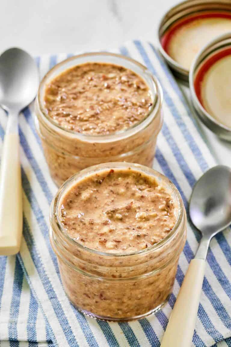 Homemade brekki overnight oats in jars and two spoons.