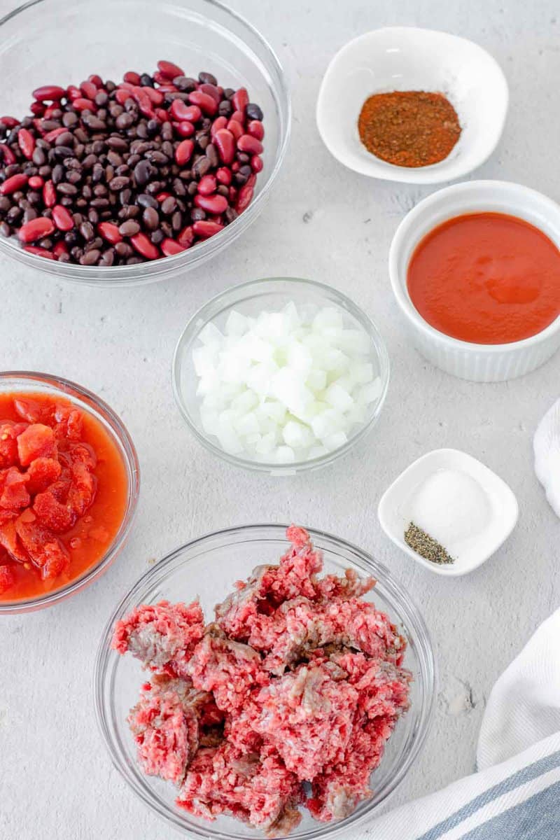 Chili for beginners ingredients in bowls.