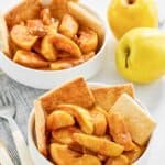 Copycat cracker barrel southern apple cobbler in two bowls.