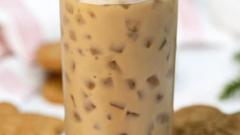 How to Make Iced Gingerbread Oatmilk Chai: Cozy & Refreshing Recipe