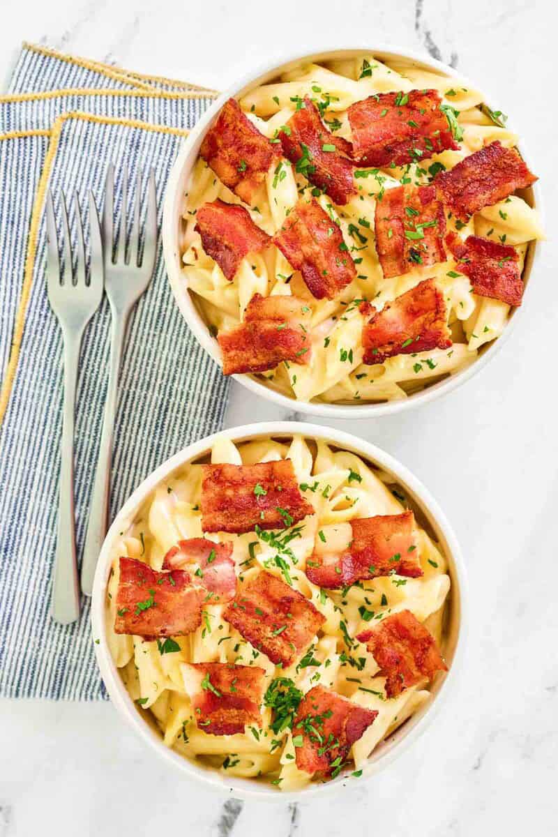 Copycat Applebee's four cheese mac and cheese in two bowls.