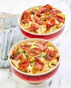 Copycat Applebee's four cheese mac and cheese in two bowls.