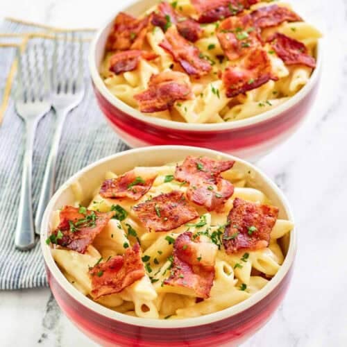 Copycat Applebee's four cheese mac and cheese in two bowls.
