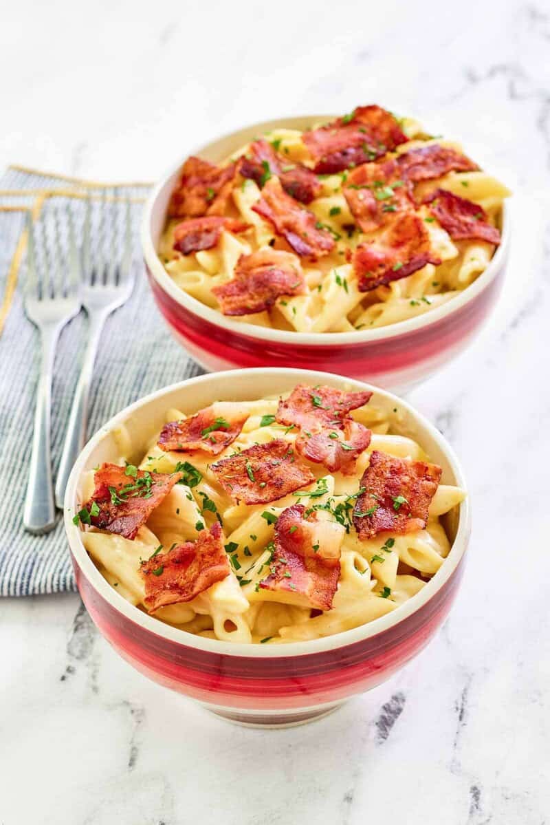 Copycat Applebee's four cheese mac and cheese in two bowls.