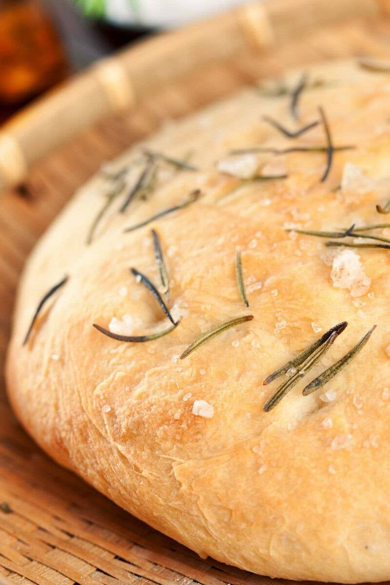 Copycat Macaroni Grill rosemary bread in a basket.
