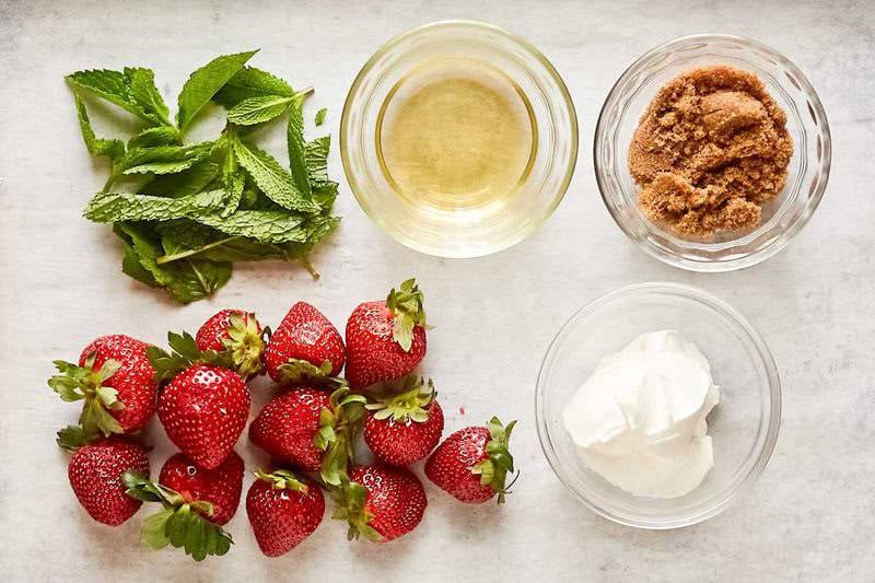 Copycat La Madeleine strawberries romanoff ingredients.