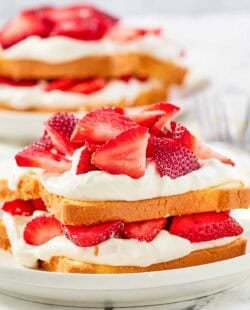 Copycat Jason's Deli strawberry shortcake on two plates.