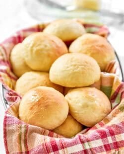 Copycat golden corral dinner rolls in a serving basket.