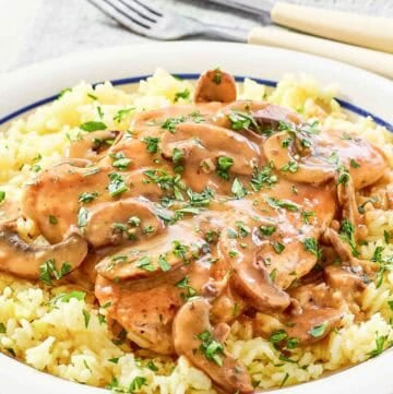 Copycat Cracker Barrel chicken and rice with mushroom gravy.
