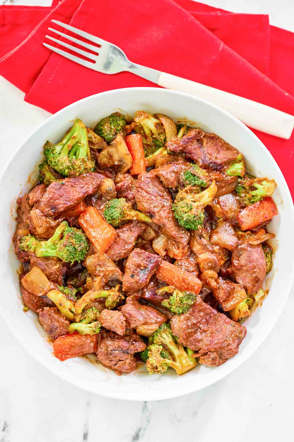Stir fry with steak, vegetables, and black pepper sauce.