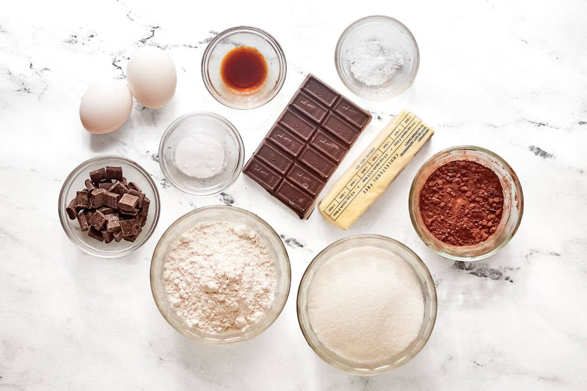 Chocolate bar, margarine, sugar, cocoa powder, eggs, flour, chocolate chunks, and vanilla.
