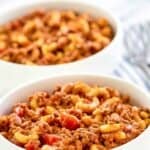 Chili mac and cheese in bowls.
