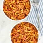 Cheesy chili macaroni in bowls.